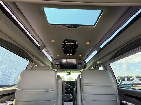 Used 2020 GMC Savana 2500 Extended w/ Enhanced Convenience Package image 9