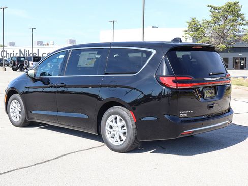 New 2026 Chrysler Pacifica Select image 7