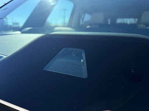 Used 2025 Volkswagen ID. Buzz Pro S Plus image 15