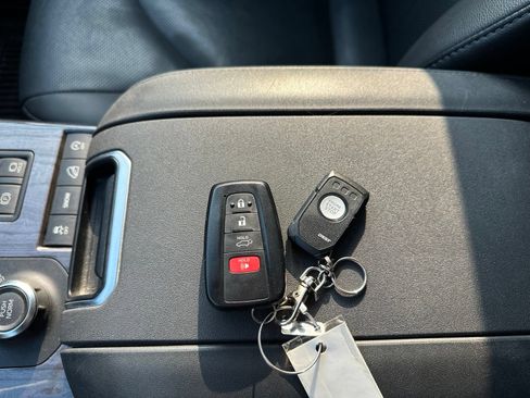 Used 2021 Toyota Highlander Limited AWD/4WD image 7