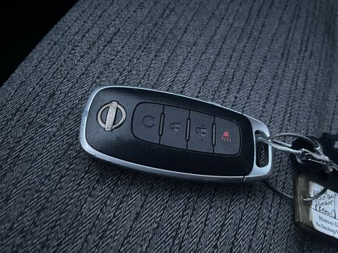 Used 2023 Nissan Rogue SV image 20