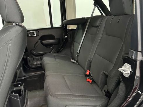 Used 2022 Jeep Wrangler Unlimited Sport image 31