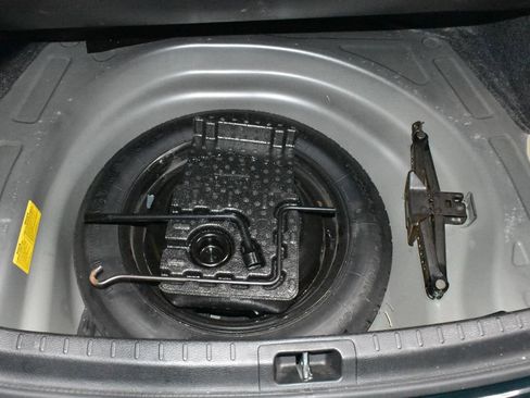 Used 2015 Toyota Corolla S image 28