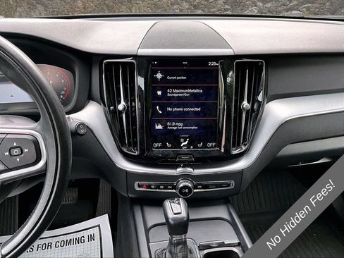 Used 2018 Volvo XC60 T5 Momentum w/ Vision Package AWD/4WD image 6