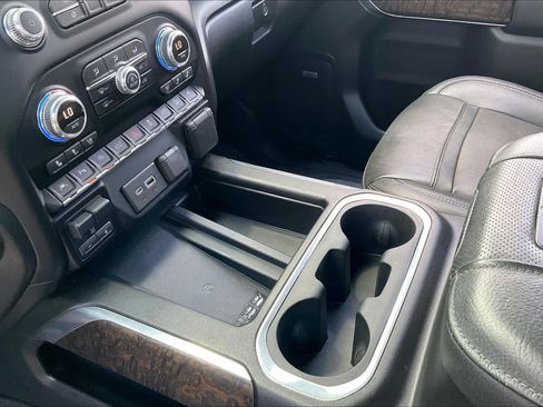 Used 2019 GMC Sierra 1500 Denali w/ Denali Ultimate Package AWD/4WD image 17