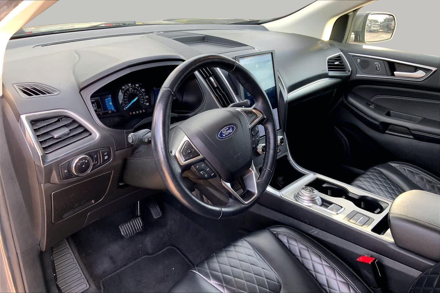 Used 2023 Ford Edge Titanium AWD/4WD image 16