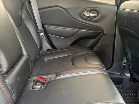 Used 2022 Jeep Cherokee Trailhawk image 24