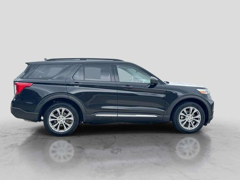 Certified 2023 Ford Explorer XLT w/ Equipment Group 202A AWD/4WD image 7