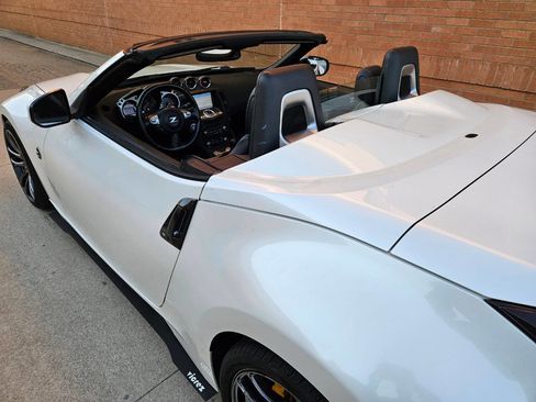 Used 2010 Nissan 370Z Touring w/ Sport Pkg image 25