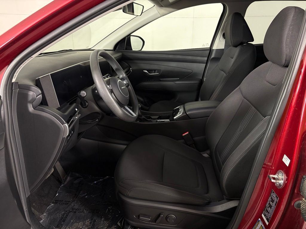 Used 2025 Hyundai Tucson SEL FWD image 16