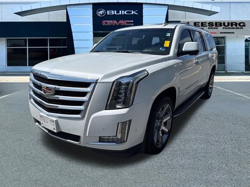 Used 2017 Cadillac Escalade ESV Luxury image 3
