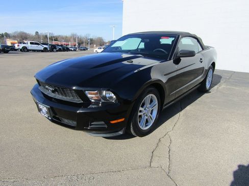 Used 2010 Ford Mustang V6 image 2