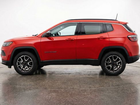 Used 2025 Jeep Compass Trailhawk image 5