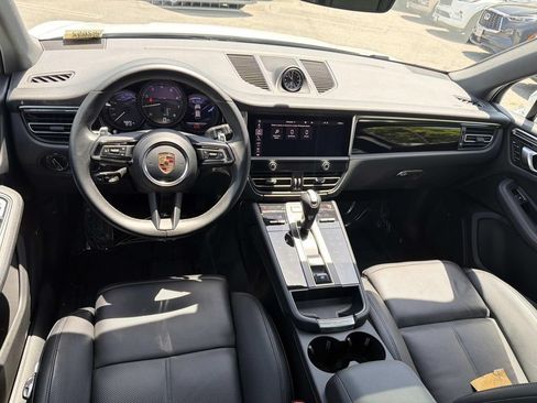 Used 2024 Porsche Macan AWD/4WD image 8