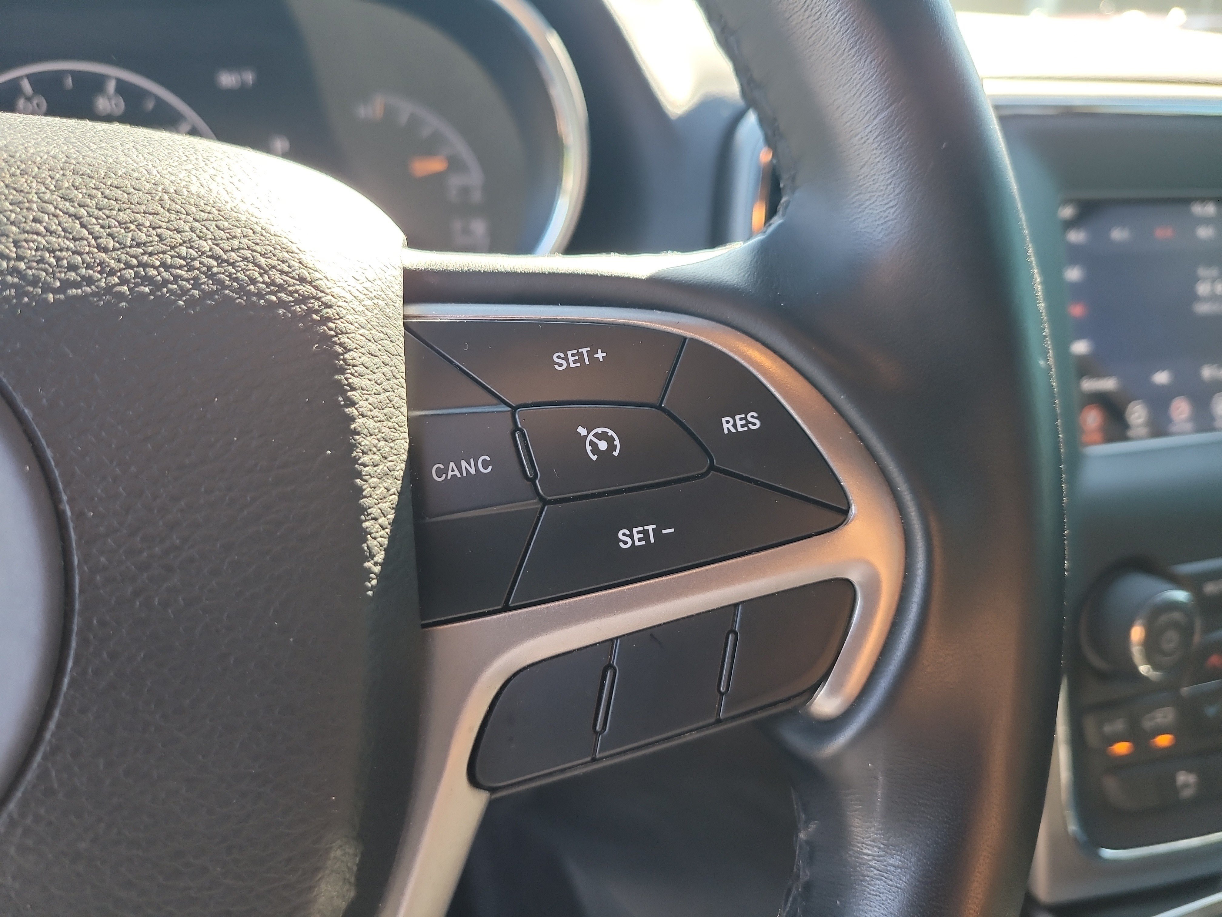Used 2021 Jeep Grand Cherokee Laredo AWD/4WD image 28