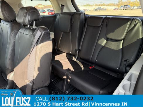 Used 2024 Kia Carnival EX image 13