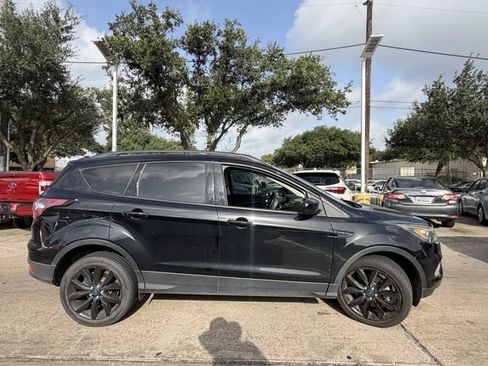 Used 2018 Ford Escape SE w/ SE Sport Appearance Package AWD/4WD image 4