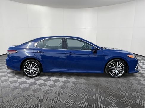 Used 2024 Toyota Camry XLE w/ Navigation Package image 7
