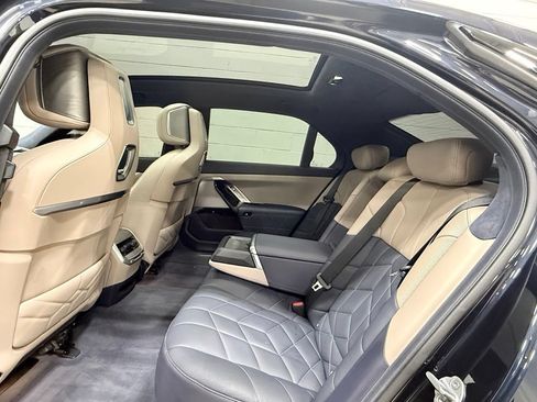 Used 2025 BMW 760i xDrive AWD/4WD image 45