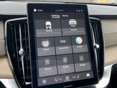 New 2026 Volvo XC90 B6 Plus w/ Protection Package Premier image 22