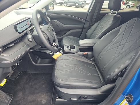 Used 2025 Ford Mustang Mach-E Select w/ Comfort Package Lite AWD/4WD image 6