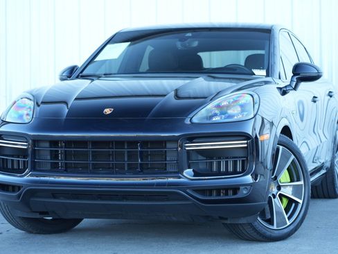 Used 2021 Porsche Cayenne Turbo S image 3