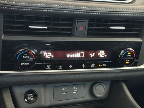 Used 2025 Nissan Rogue SV AWD/4WD image 19