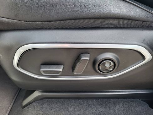Used 2025 Jeep Wagoneer 4WD image 15