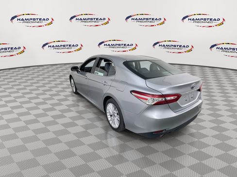 Used 2018 Toyota Camry XLE w/ Four Season Floor Mat Package image 6