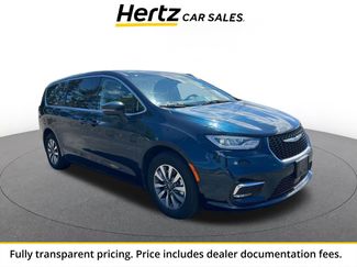 Used 2023 Chrysler Pacifica Touring-L FWD video 1