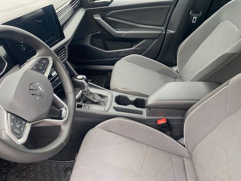 Used 2025 Volkswagen Jetta Sport image 11