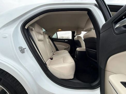 Used 2017 Chrysler 300 Limited image 12