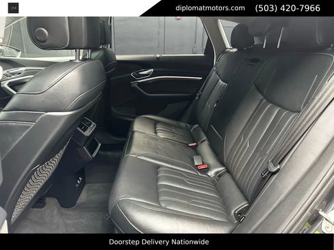 Used 2019 Audi e-tron Prestige w/ Prestige Package image 21