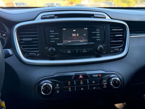 Used 2017 Kia Sorento FWD image 29