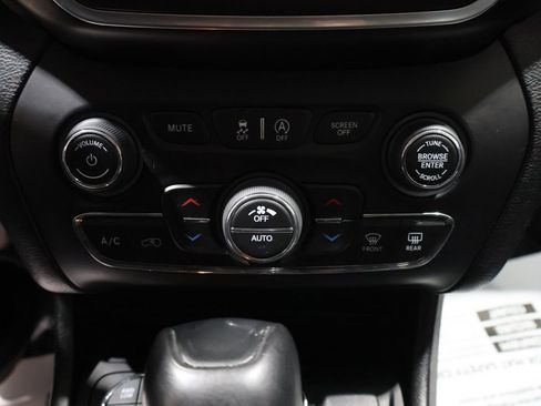 Used 2021 Jeep Cherokee Trailhawk image 33