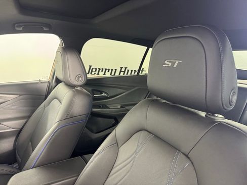 Used 2024 Buick Envista Sport Touring w/ Convenience I Package image 11