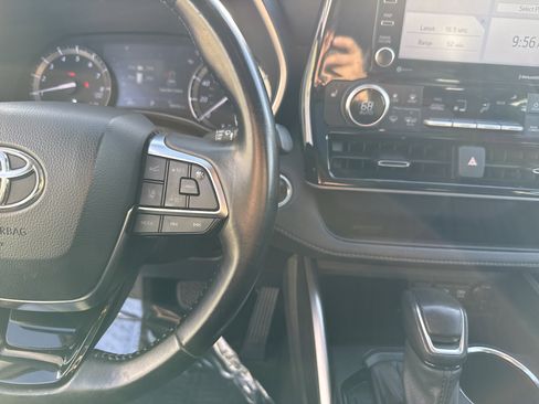 Used 2021 Toyota Highlander XLE image 20