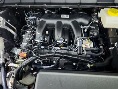 New 2025 Nissan Pathfinder SV image 33