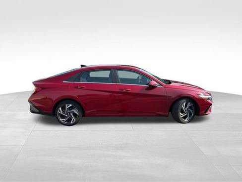 Used 2025 Hyundai Elantra Limited FWD image 7