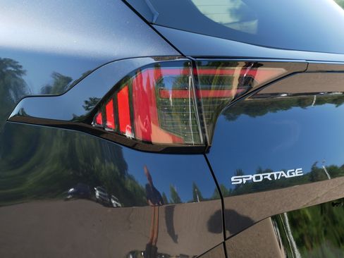 Certified 2026 Kia Sportage SX AWD/4WD image 17