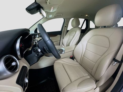 Used 2022 Mercedes-Benz GLC 300 4MATIC image 11