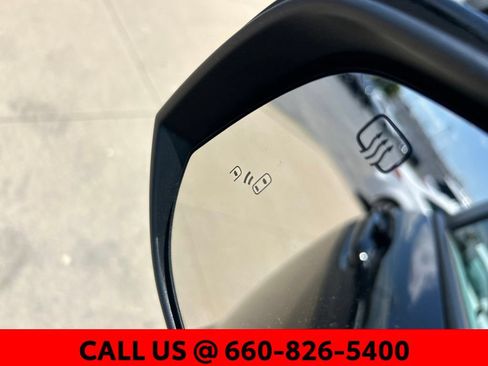 Used 2025 Toyota Sienna LE AWD/4WD image 14