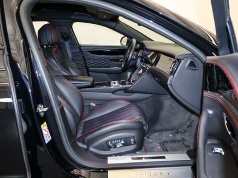 Used 2022 Bentley Flying Spur V8 image 52