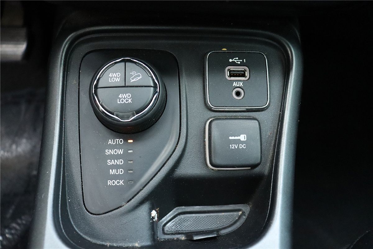 Used 2021 Jeep Compass Trailhawk w/ Convenience Group AWD/4WD image 32
