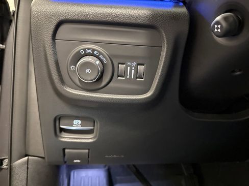 Used 2025 Jeep Grand Cherokee L Summit w/ Advanced Protech Group IV image 18