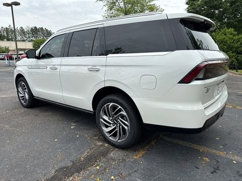 New 2026 Lincoln Navigator Reserve AWD/4WD image 8