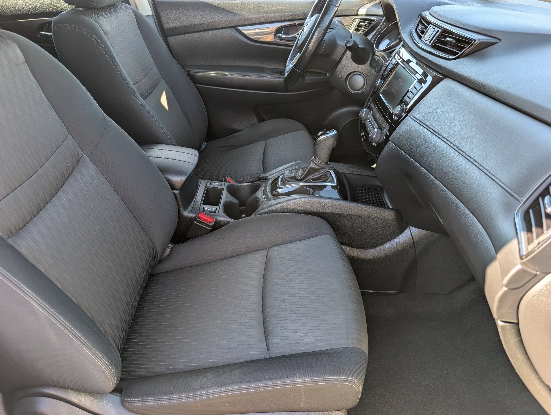 Used 2020 Nissan Rogue SV FWD image 12