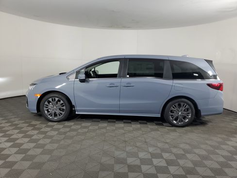 New 2026 Honda Odyssey Touring image 7