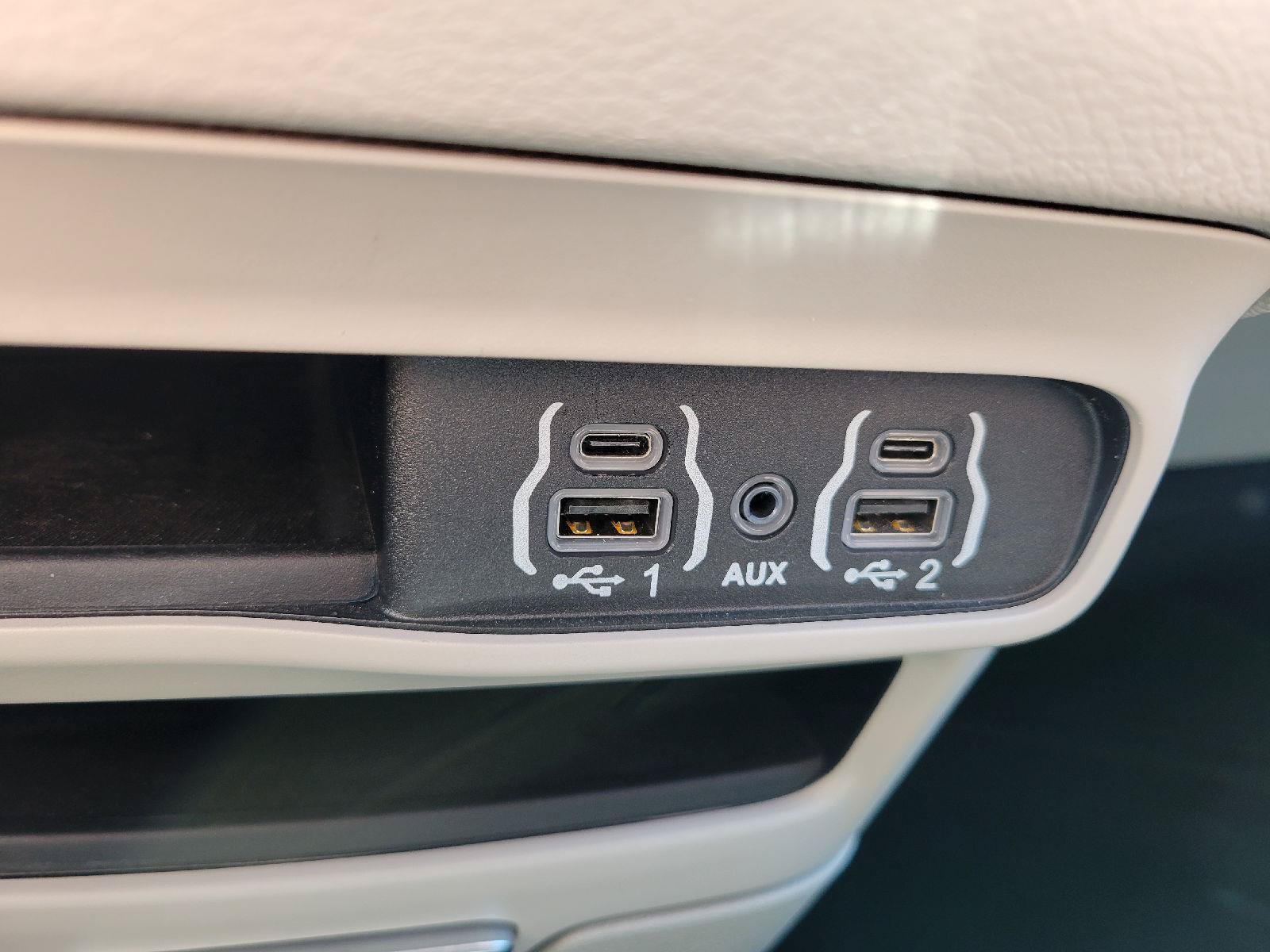 Used 2024 Chrysler Voyager LX FWD image 21