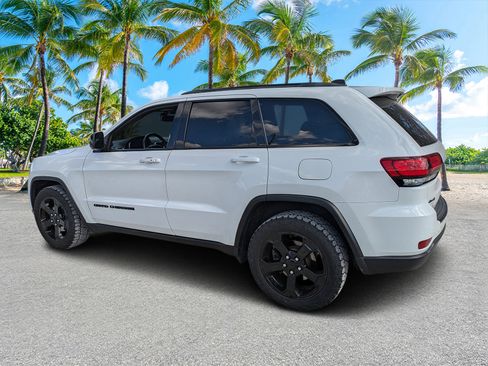 Used 2018 Jeep Grand Cherokee Laredo image 5